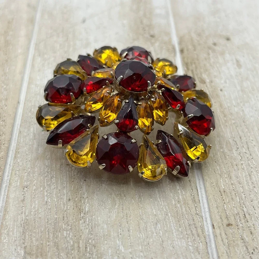 Vintage glass 1960s glass Juliana inspired style Brooch